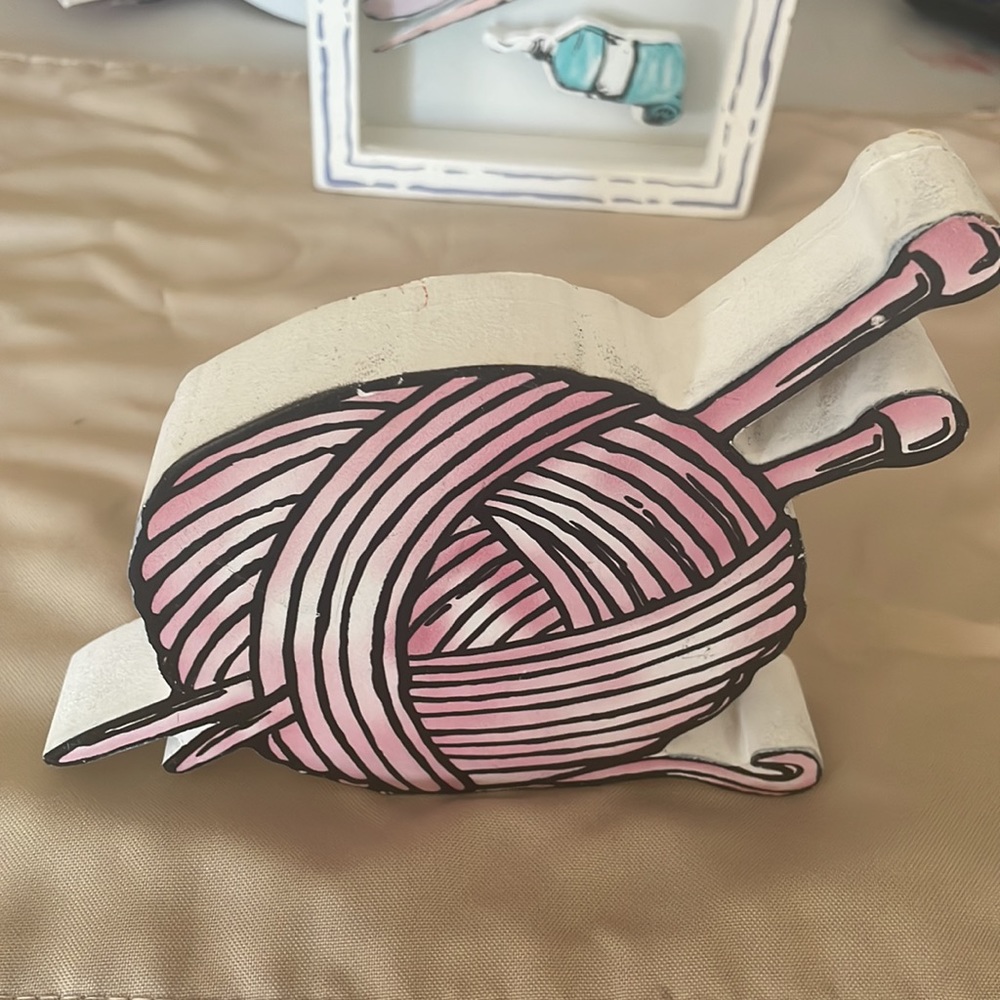 Crafting tabletop decor bundle of 2- sewing and art themed - Picture 3 of 4
